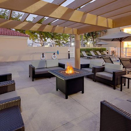 Courtyard By Marriott Fort Lauderdale North/Cypress Creek Bagian luar foto