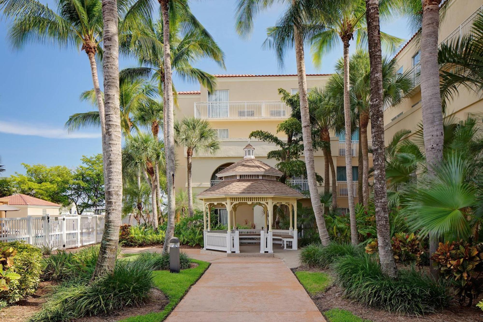 Courtyard By Marriott Fort Lauderdale North/Cypress Creek Bagian luar foto