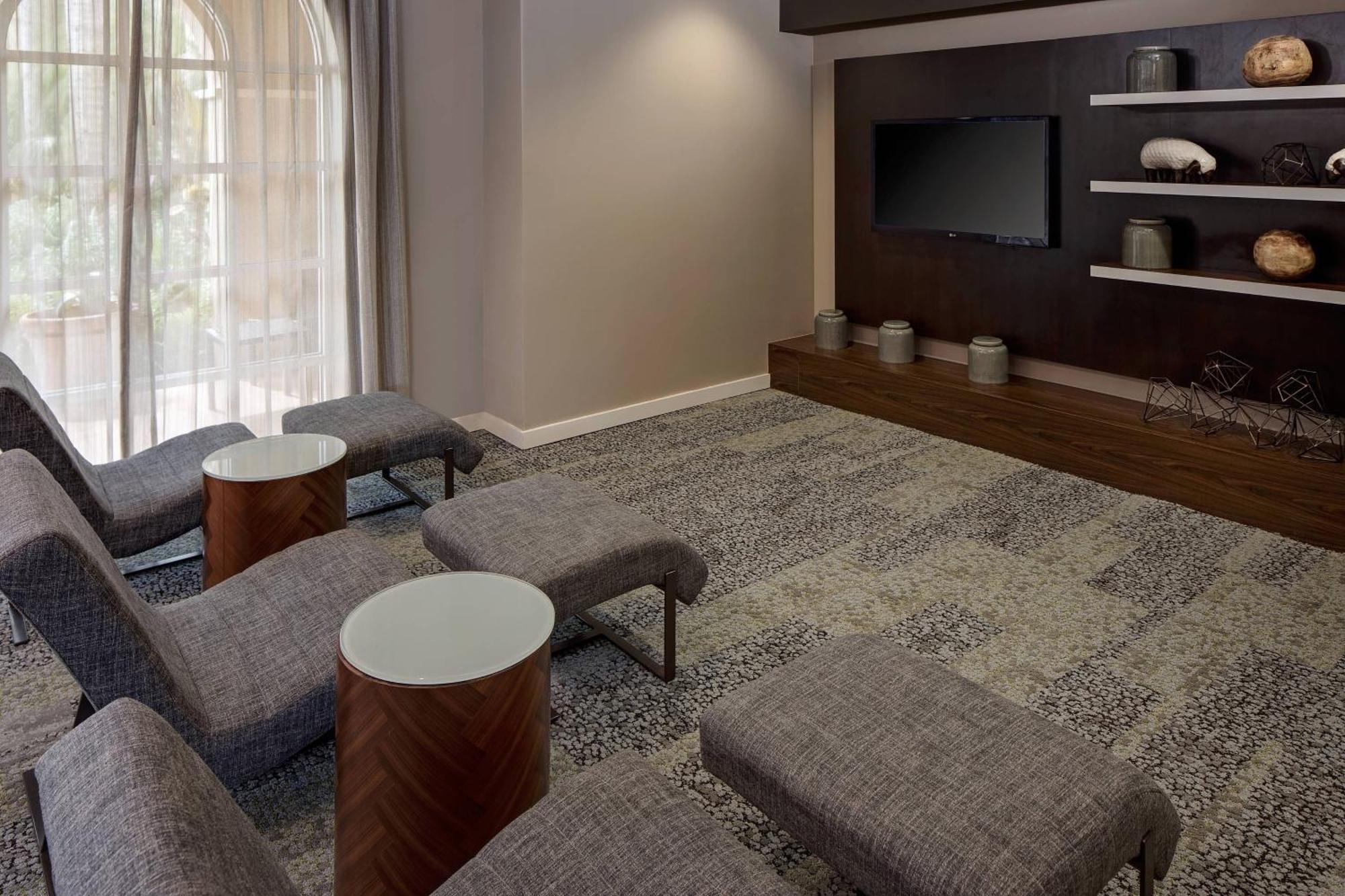 Courtyard By Marriott Fort Lauderdale North/Cypress Creek Bagian luar foto