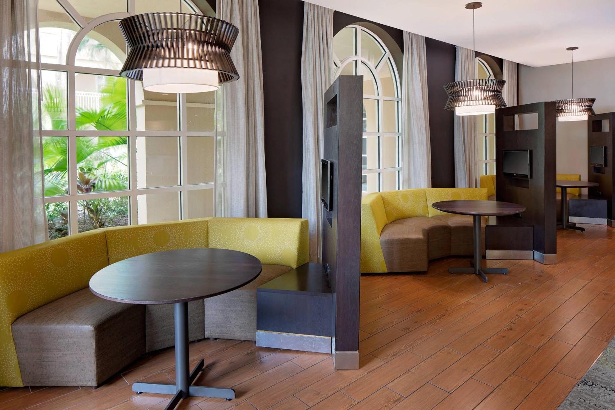 Courtyard By Marriott Fort Lauderdale North/Cypress Creek Bagian luar foto