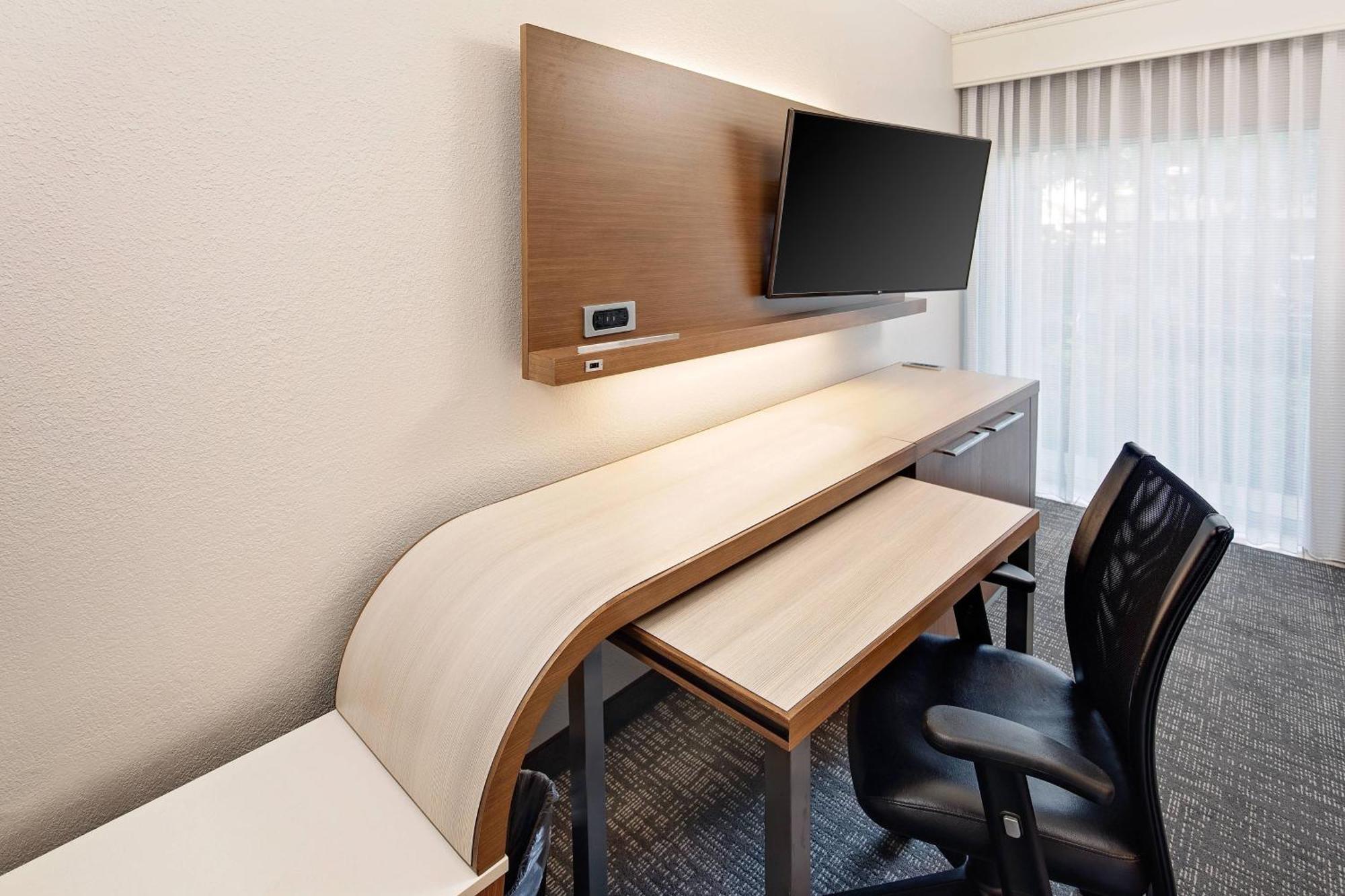 Courtyard By Marriott Fort Lauderdale North/Cypress Creek Bagian luar foto