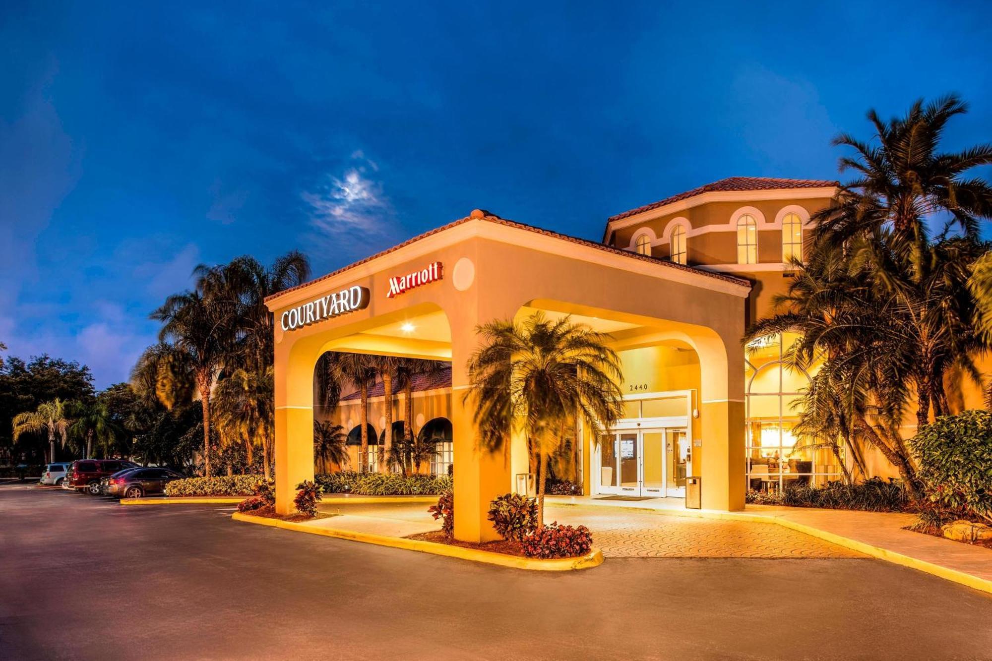 Courtyard By Marriott Fort Lauderdale North/Cypress Creek Bagian luar foto
