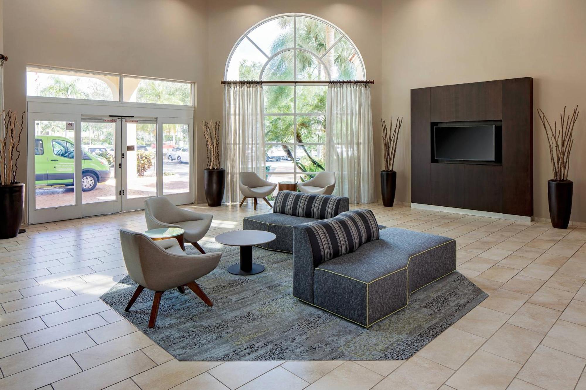 Courtyard By Marriott Fort Lauderdale North/Cypress Creek Bagian luar foto