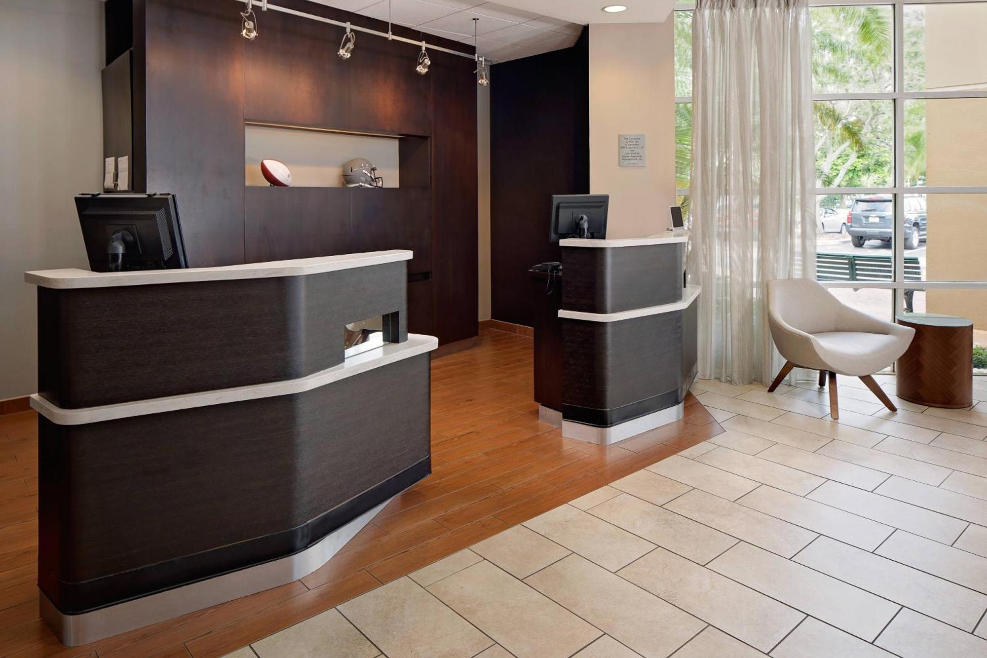 Courtyard By Marriott Fort Lauderdale North/Cypress Creek Bagian luar foto