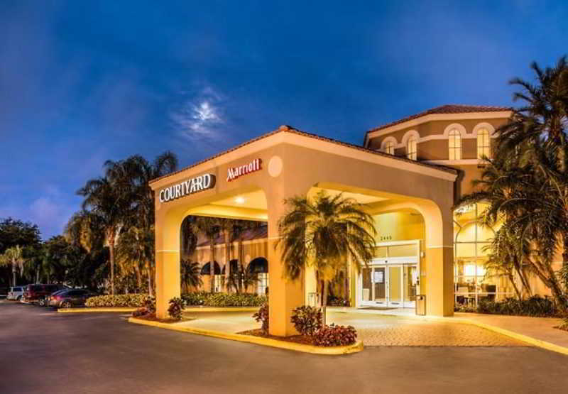 Courtyard By Marriott Fort Lauderdale North/Cypress Creek Bagian luar foto